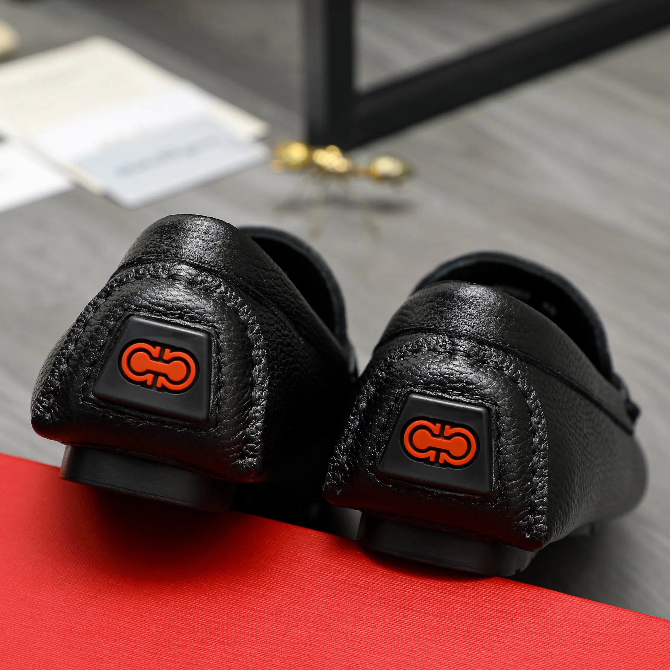 Men's shoes 💰420 Product trademark: Ferragamo "Ferragamo" business casual slip-on shoes Regular size: 38-46 (45.46 is custom-made and non-returnable) Product materials: Selected pebbled cowhide upper, sheepskin lining, original rubber outsole